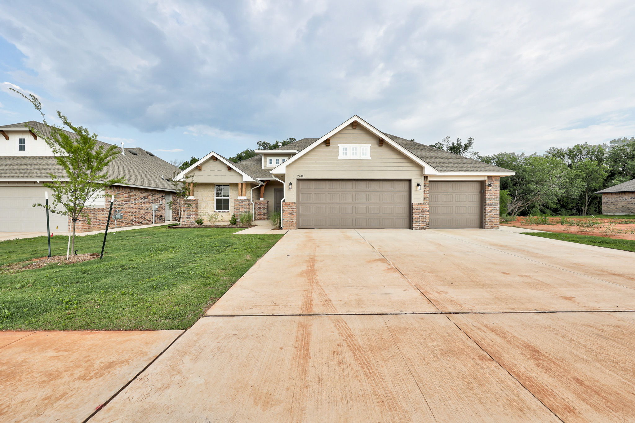 2401 Creekview Dr, Moore, Oklahoma 73160, 4 Bedrooms Bedrooms, ,2 BathroomsBathrooms,House,For Sale,Creekview Dr,1290