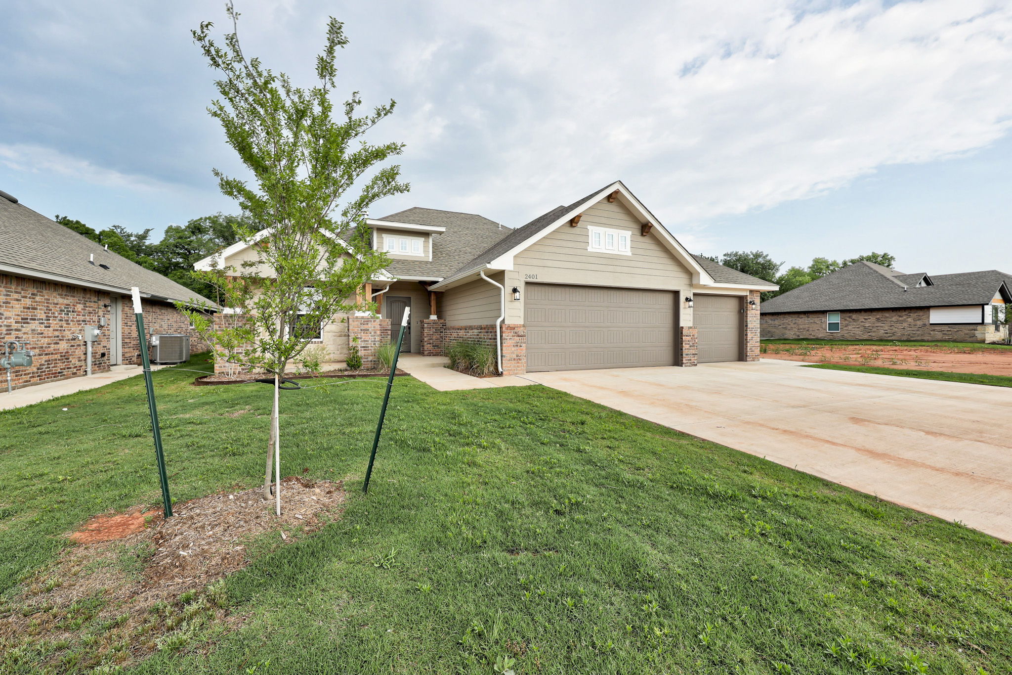 2401 Creekview Dr, Moore, Oklahoma 73160, 4 Bedrooms Bedrooms, ,2 BathroomsBathrooms,House,For Sale,Creekview Dr,1290