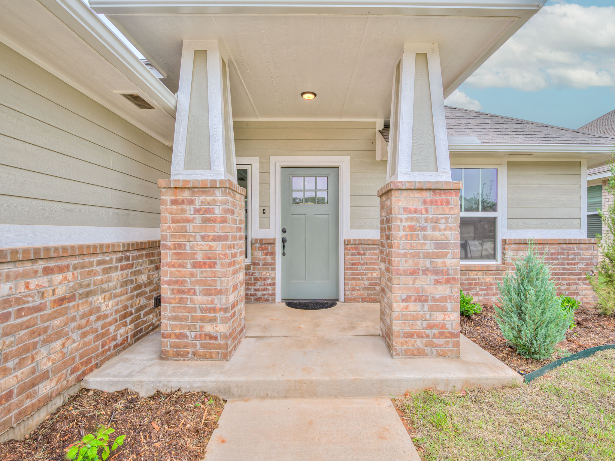 2421 Creekview Trail, Moore, Oklahoma 73160, 4 Bedrooms Bedrooms, ,2 BathroomsBathrooms,House,For Sale,Creekview Trail,1460